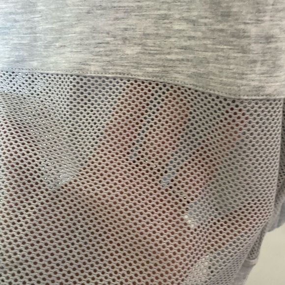 Yogalicious extra large gray, long sleeve top with mesh detail throughout - Picture 5 of 6